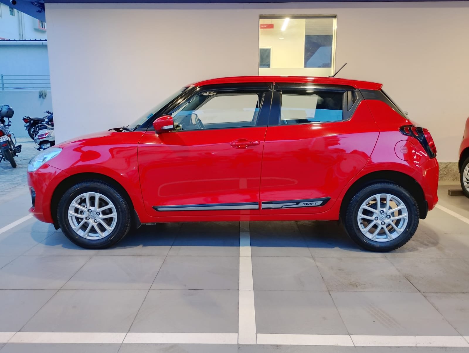 MARUTI SUZUKI SWIFT ZXI